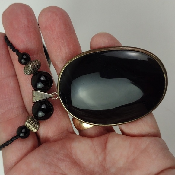 Vintage Style Black & Stone-Bead With Black Stone Like Pendant Feature Necklace - Picture 6 of 10